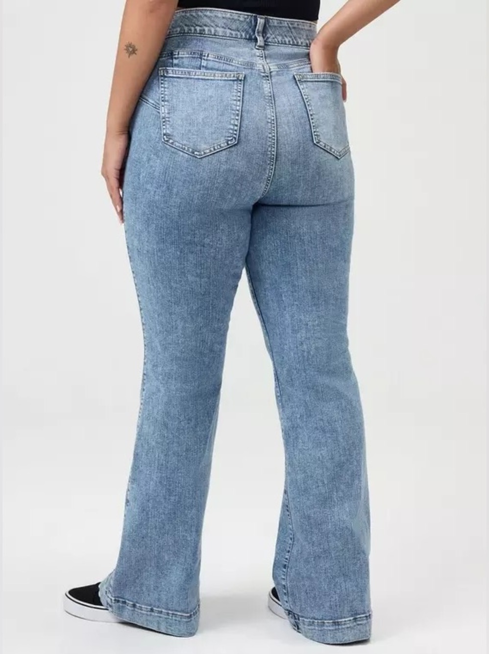 Torrid Bombshell High Rise Flare Jean 14S Short 13674254 - Picture 2 of 16